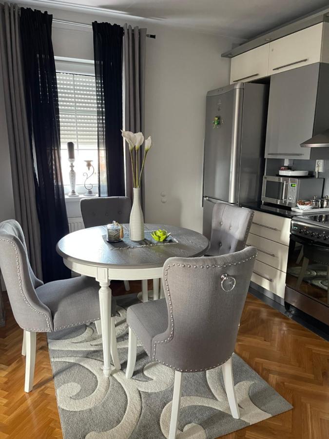 Lea-Lux Apartment ชาชาค ภายนอก รูปภาพ