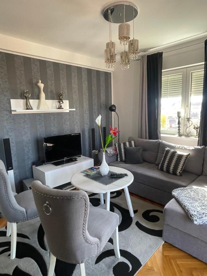 Lea-Lux Apartment ชาชาค ภายนอก รูปภาพ
